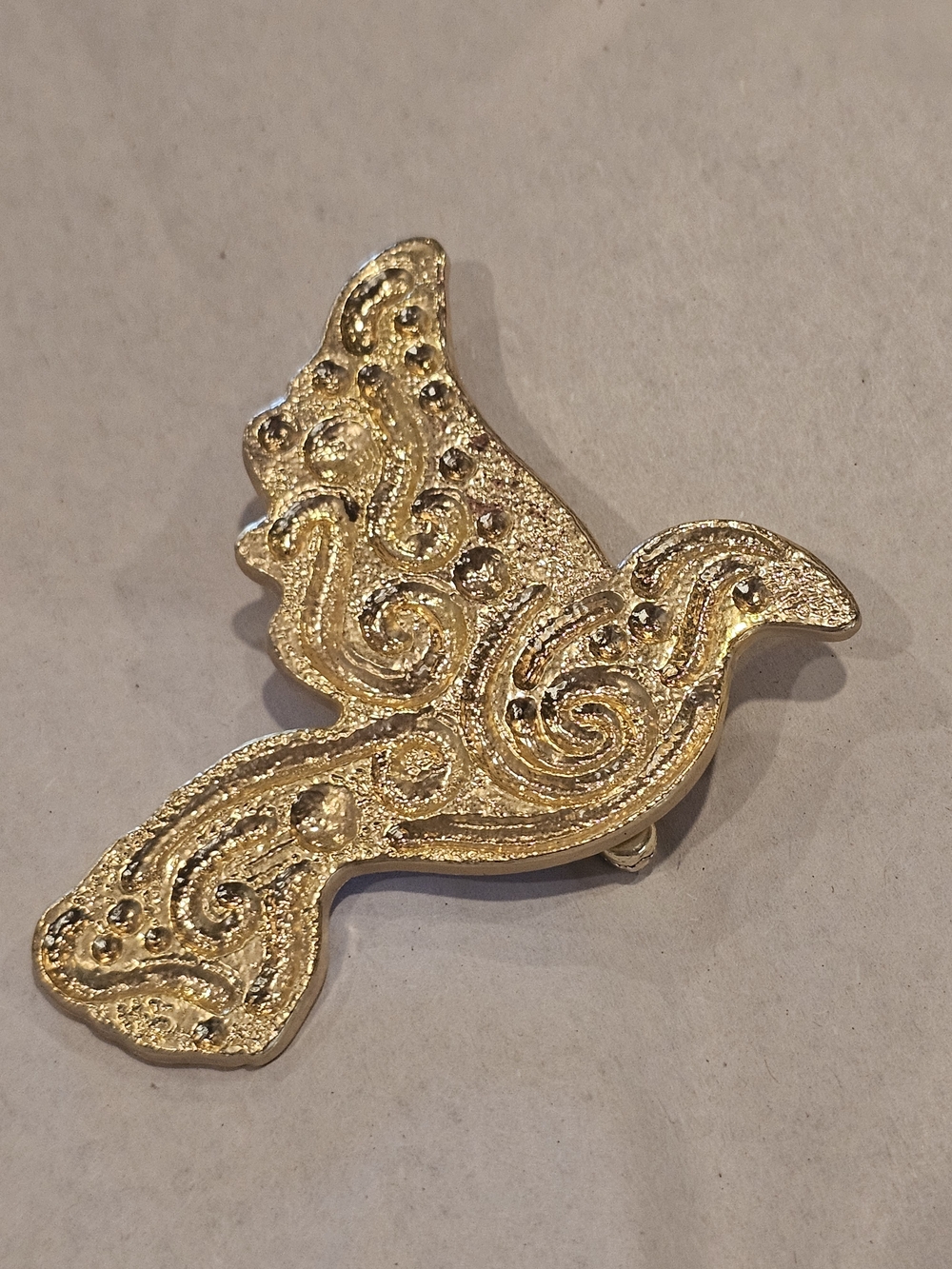 Vintage Neiman Marcus Gold Tone Dove Bird Sweater Scarf Clip Accessory
